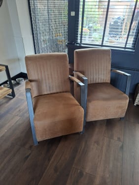 Te koop 2 okergele fauteuils
