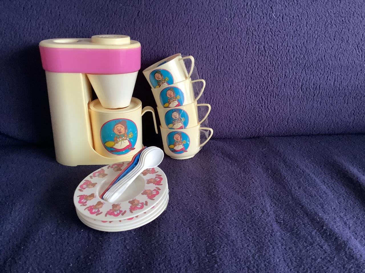 Speelgoed koffiezetapparaat - inclusief Kopjes-Schoteltjes-lepeltjes