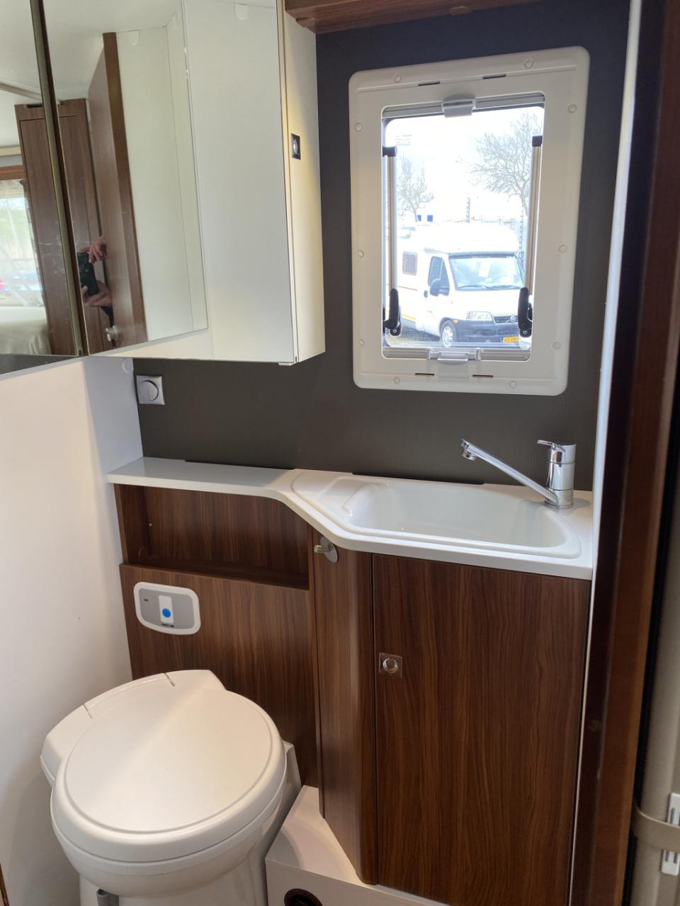 Adria Onbekend coral s 670sl