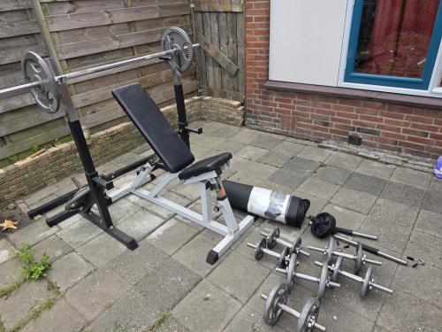 Home Gym Set – Halterbank, Squat Rack, 82,5 kg Gewichten & Dumbbells