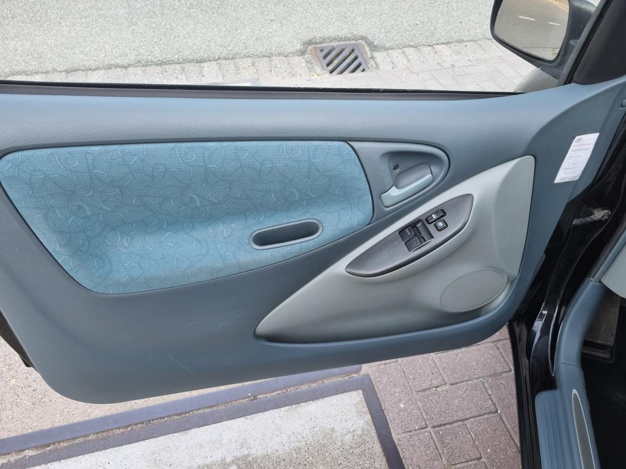 Toyota Yaris 1.0-16V VVT-i Sol