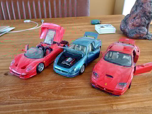 Model auto's 1/18 burago en maisto