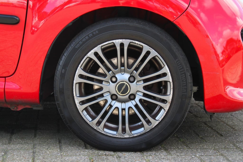 Peugeot 107 1.0-12v xs