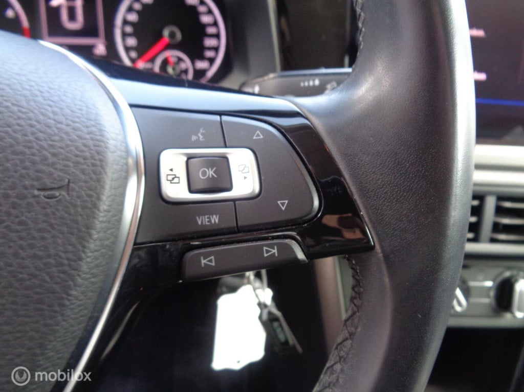 Volkswagen Polo 1.0 tsi beats/airco/pdc/carplay/17''lm velgen/led
