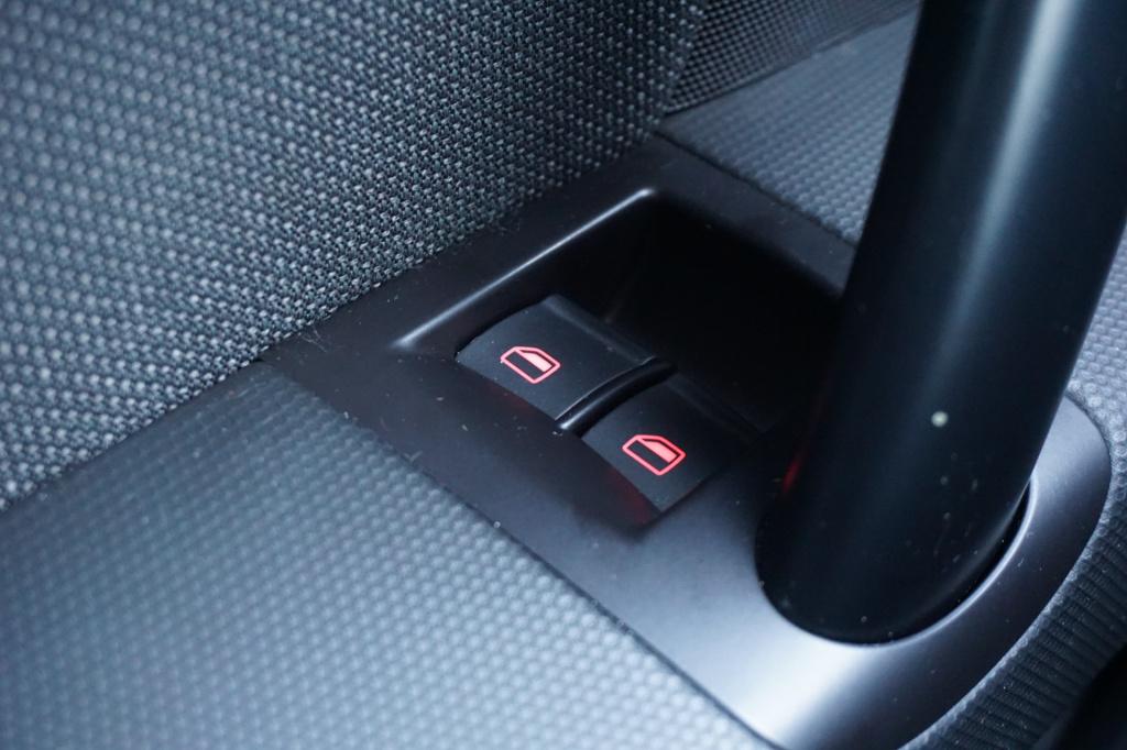 Audi TT roadster 1.8 tfsi airco / carplay / cruise / camera / sport velgen 