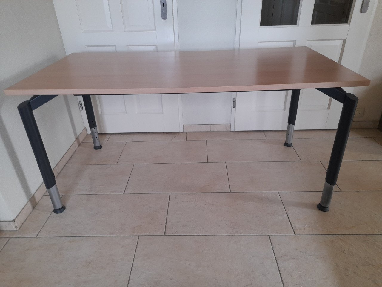 Bureau In hoogte verstelbaar 80 x 160 x 78H (in goede staat )