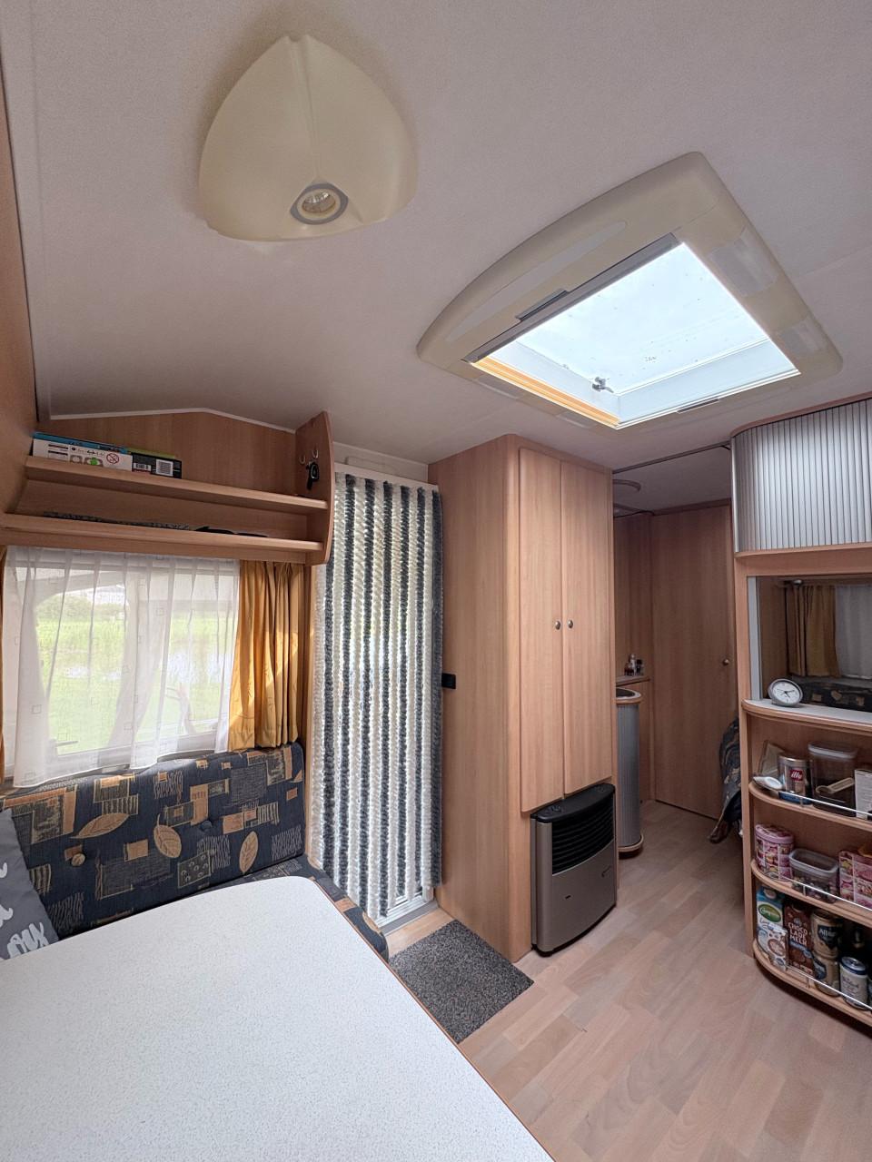 Home-car Racer 45 Spirit. 4 pers caravan met voortent&luifel