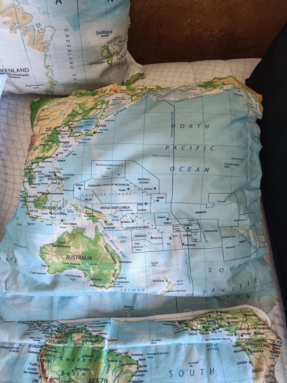 Zelfgemaakte wereldkaart kussens 6 Stuks