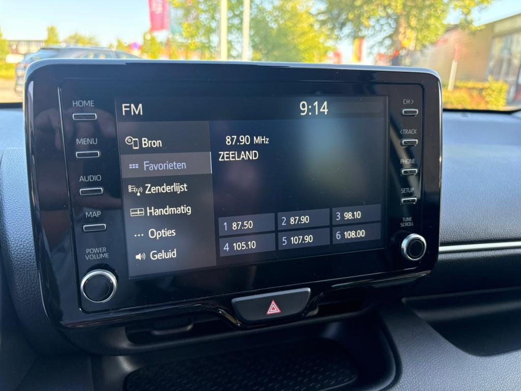 Toyota Yaris 1.5 hybrid 115 business