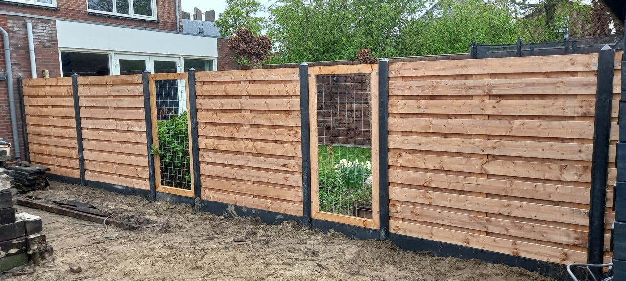 Hout-beton schutting volledig aangepast aan uw wensen!