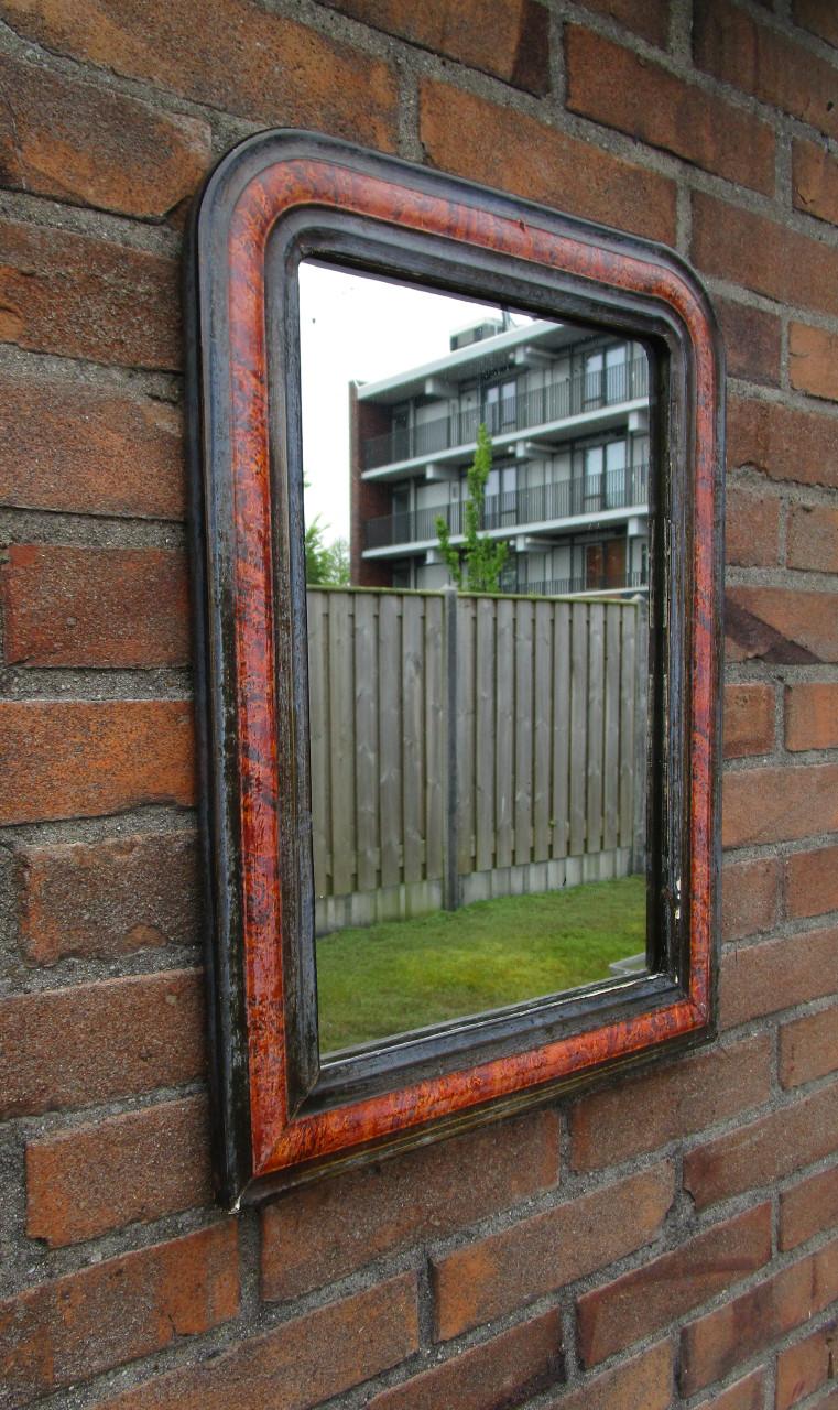 Antieke Spiegel met Houten Lijst.