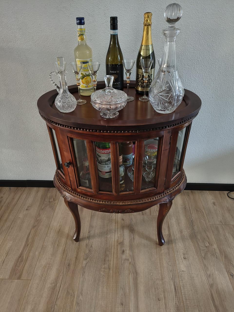 Engels theekastje of borrelkastje