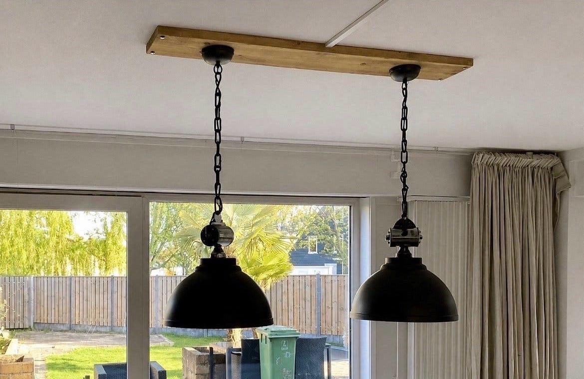 2x industriele hanglampen