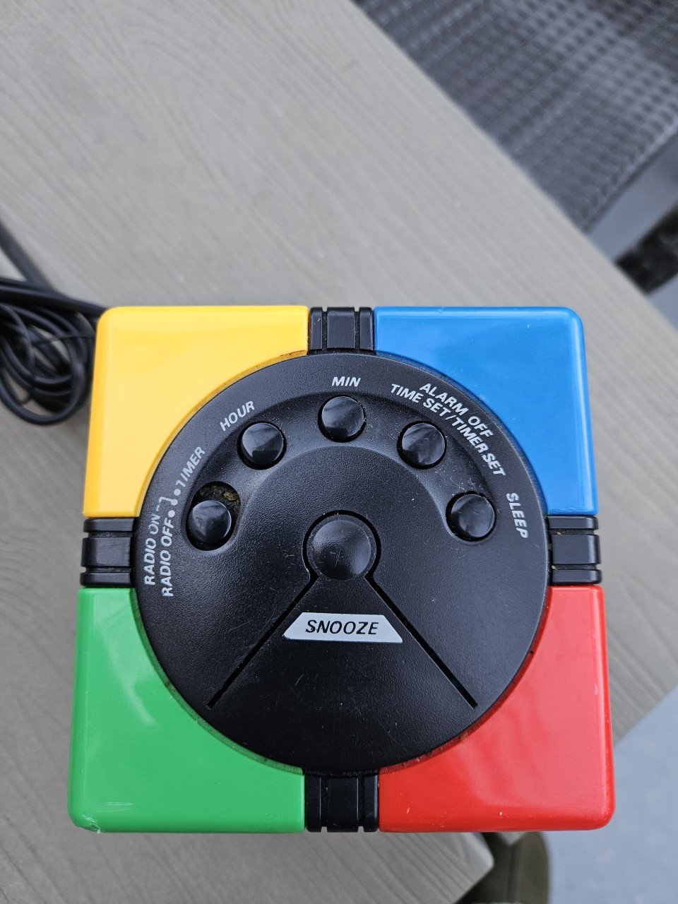 Space Age Rubiks Kubus digitale wekker- radio klok jaren 80...