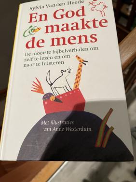 Boek En God maakte de mens