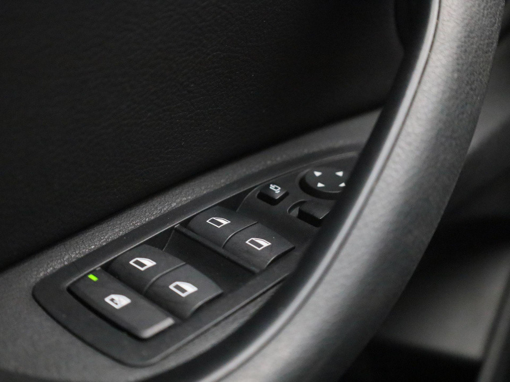 BMW X1 sdrive18i | automaat | navigatie | camera | climate control | blueto