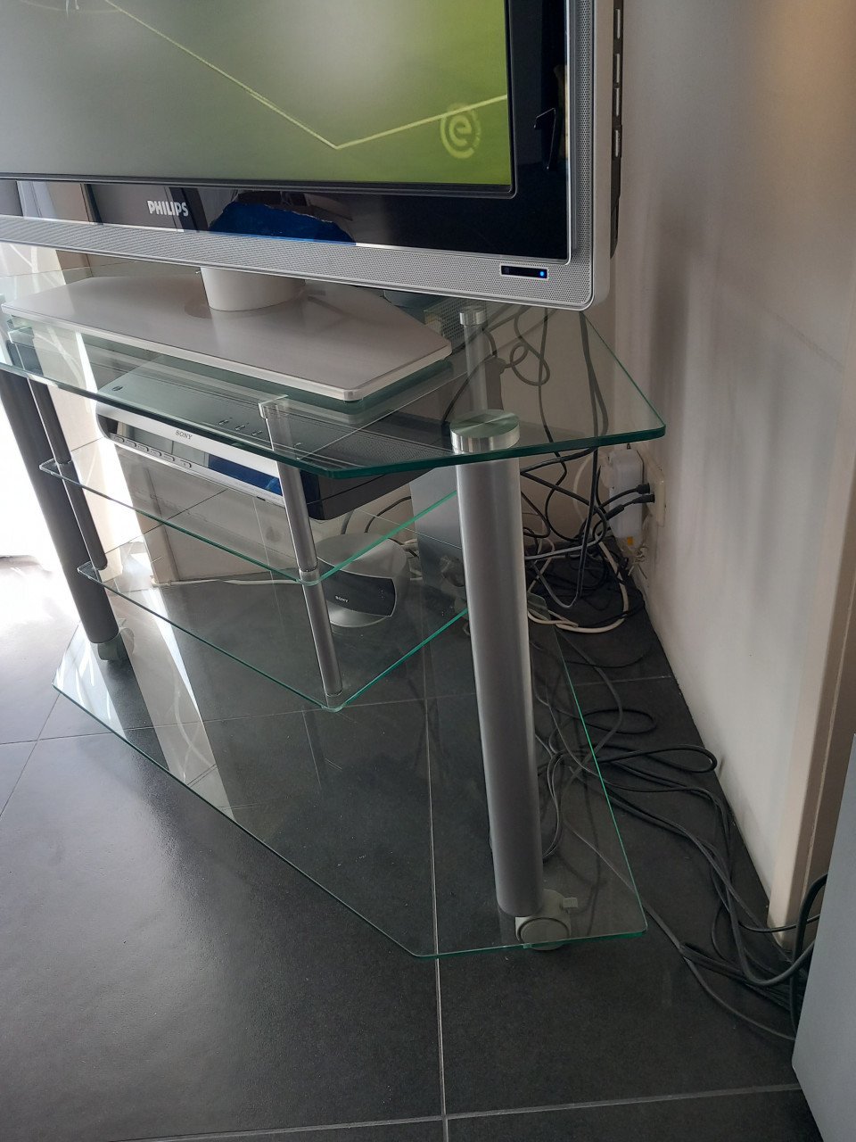 Glazen tv meubel op wieltjes