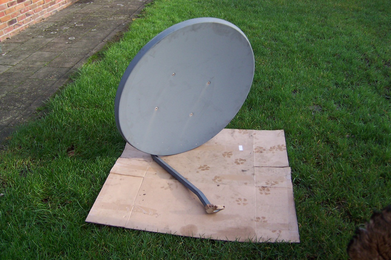 Aluminium schotel (80cm) met bevestiging en lnb-houder en lnb