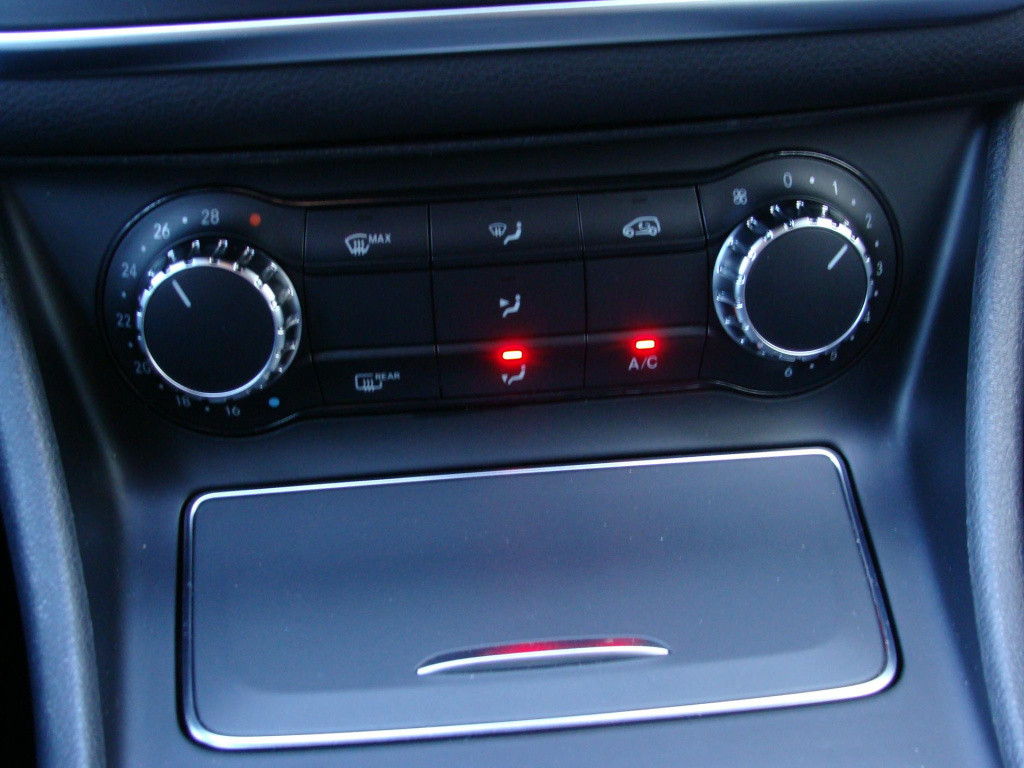 Mercedes-Benz Gla-klasse 180 premium urban