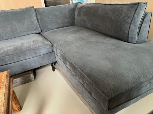 Mooie hoekbank in blauwe ribstof