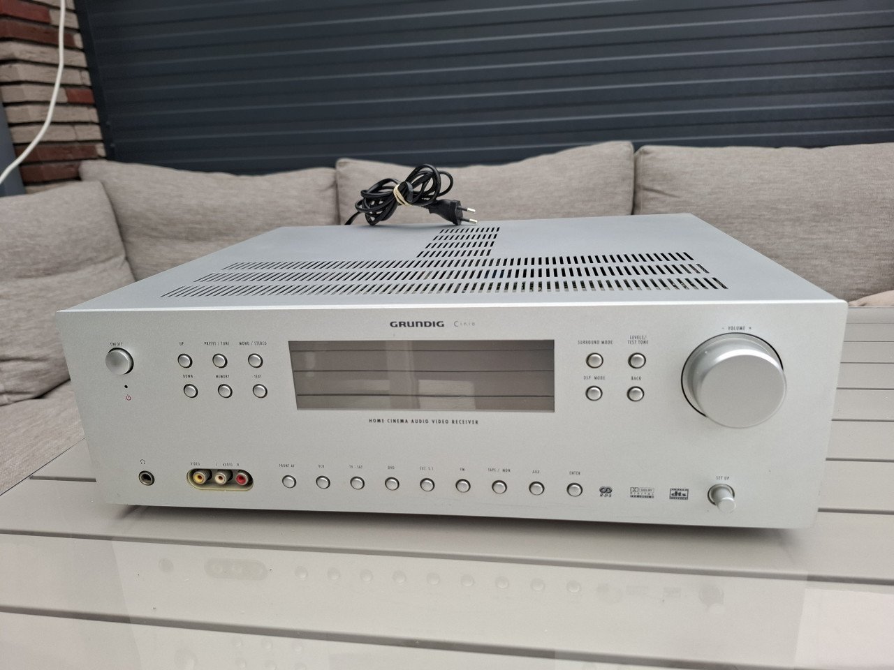 Grundig Cinio AVR 5200 DD 650 Watt .