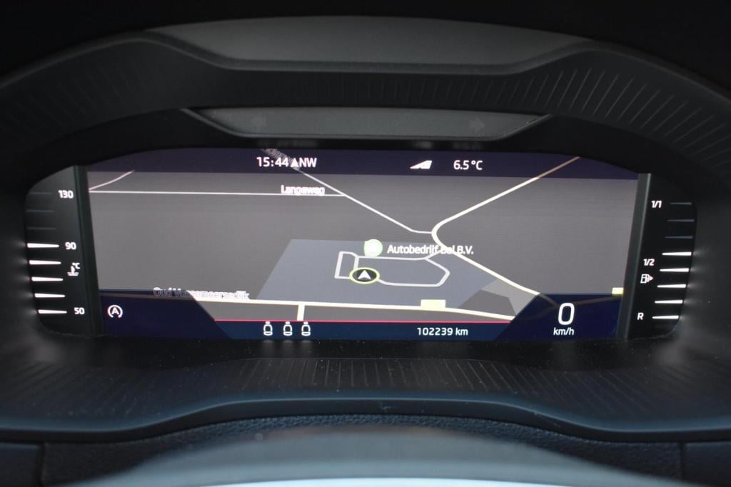 Skoda Karoq 1.5 tsi act sportline | trekhaak | virtual | camera | nap | app