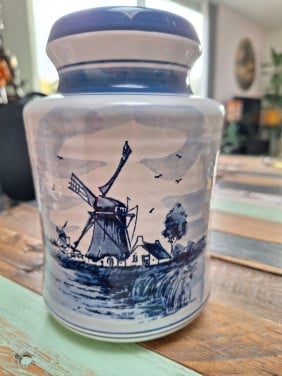 Handgeschilderde Delfts Holland vaas (nummer 492)