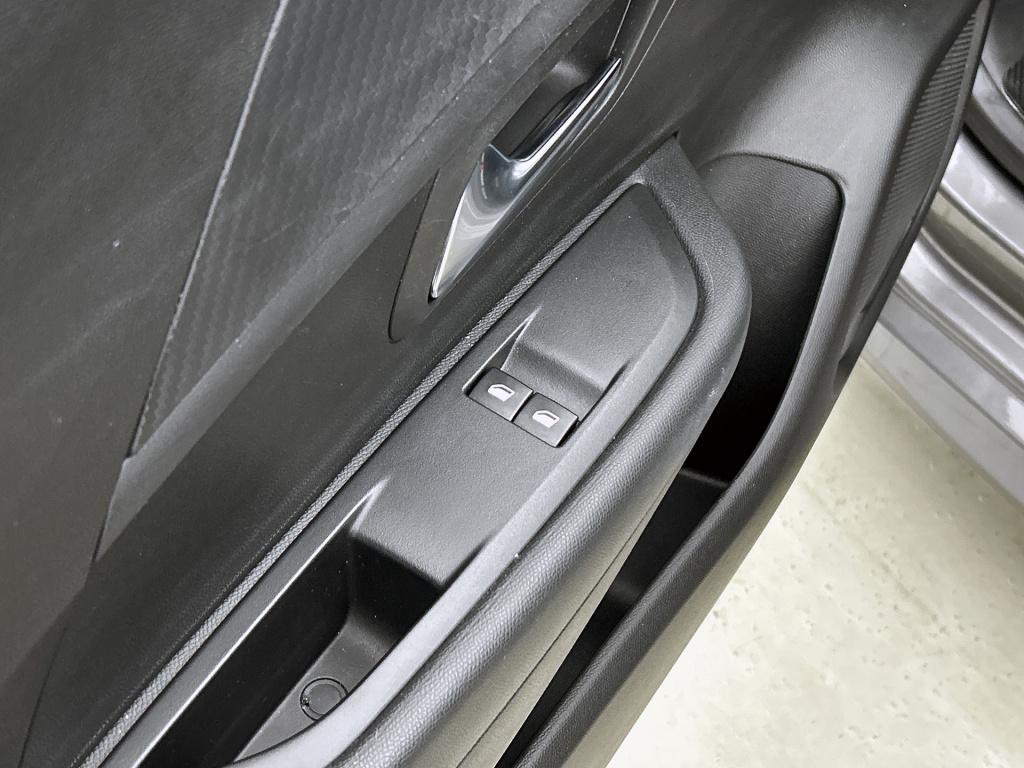 Peugeot 208 75 pk like | rijklaar