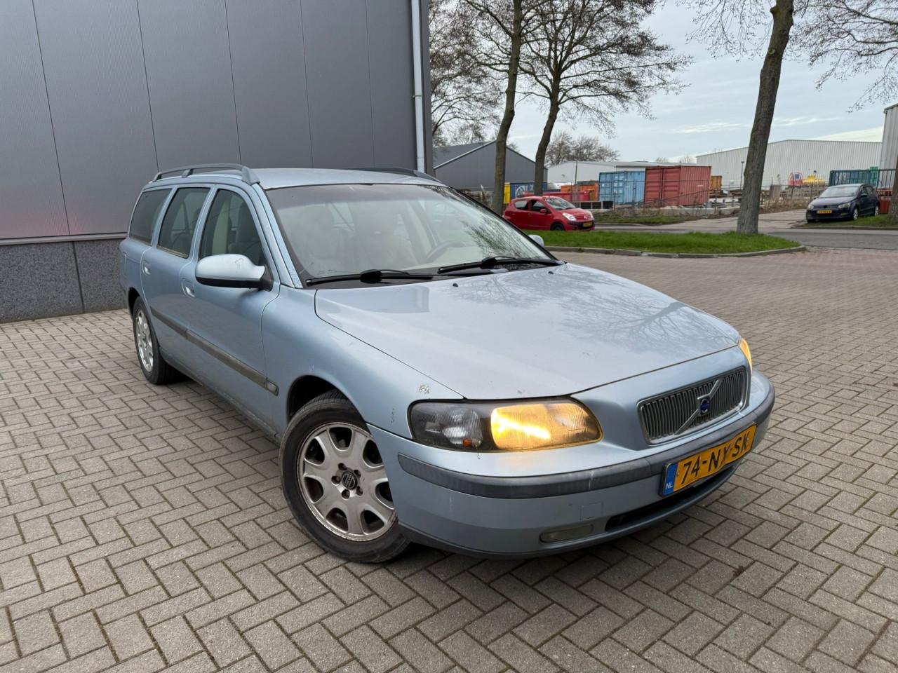 Volvo V70 2.4 Comfortline 7 zitter Jaar Apk