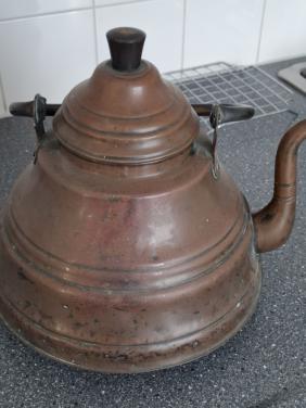 Zeer oude koperen appel ketel