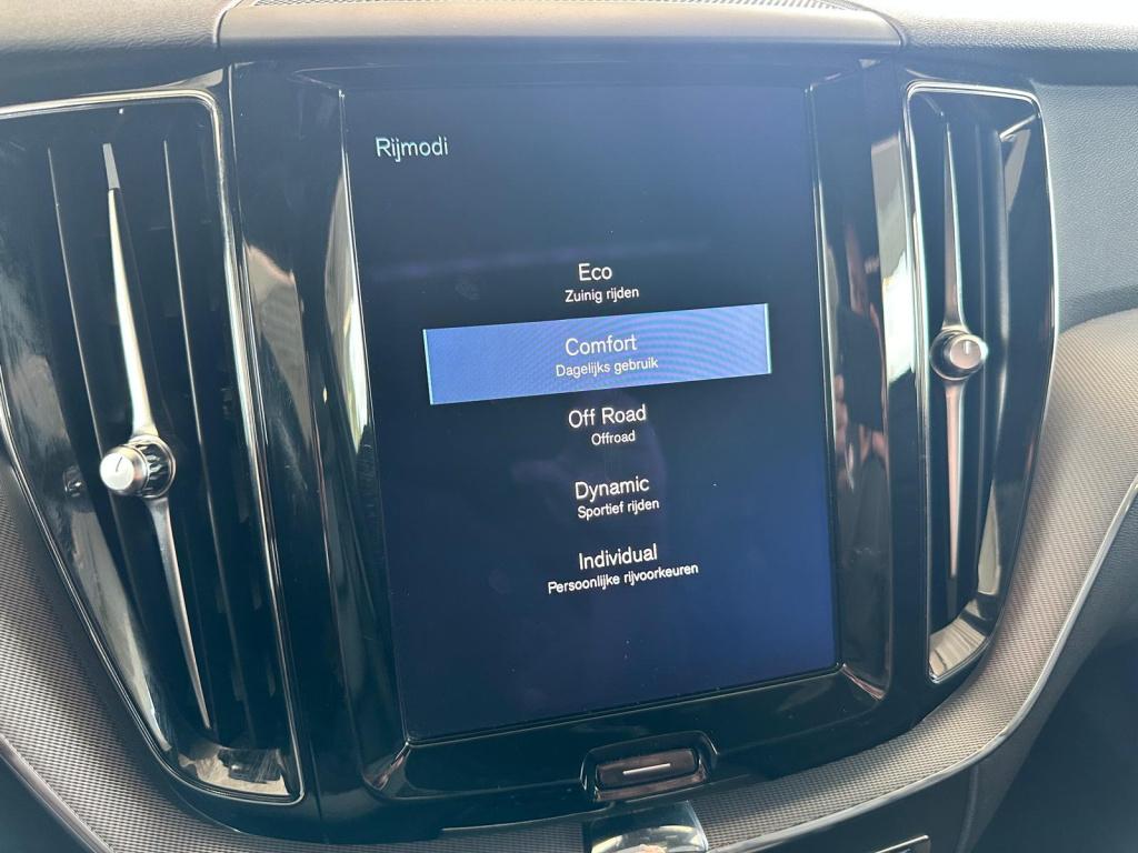 Volvo XC60 2.0 d5 awd r-design luchtvering | standkachel