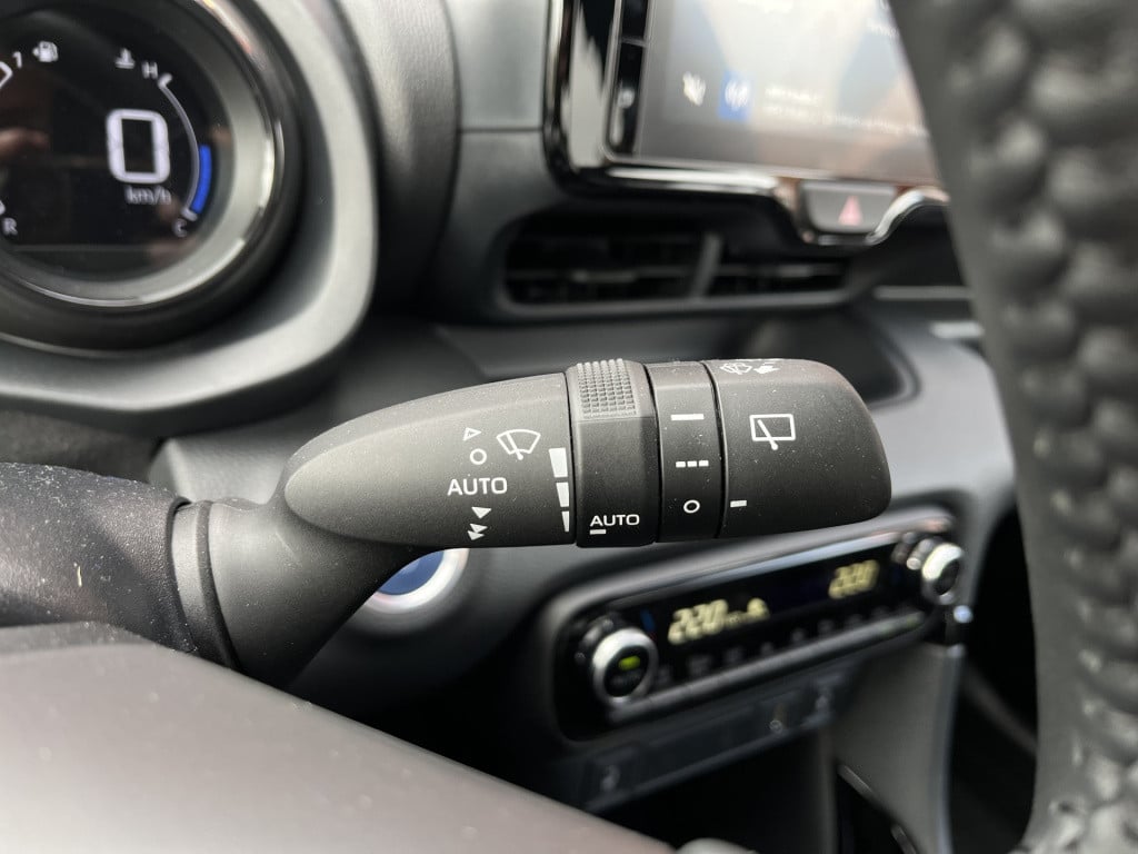 Toyota Yaris 1.5 hybrid executive | carplay | navi | stoelverw. | acc