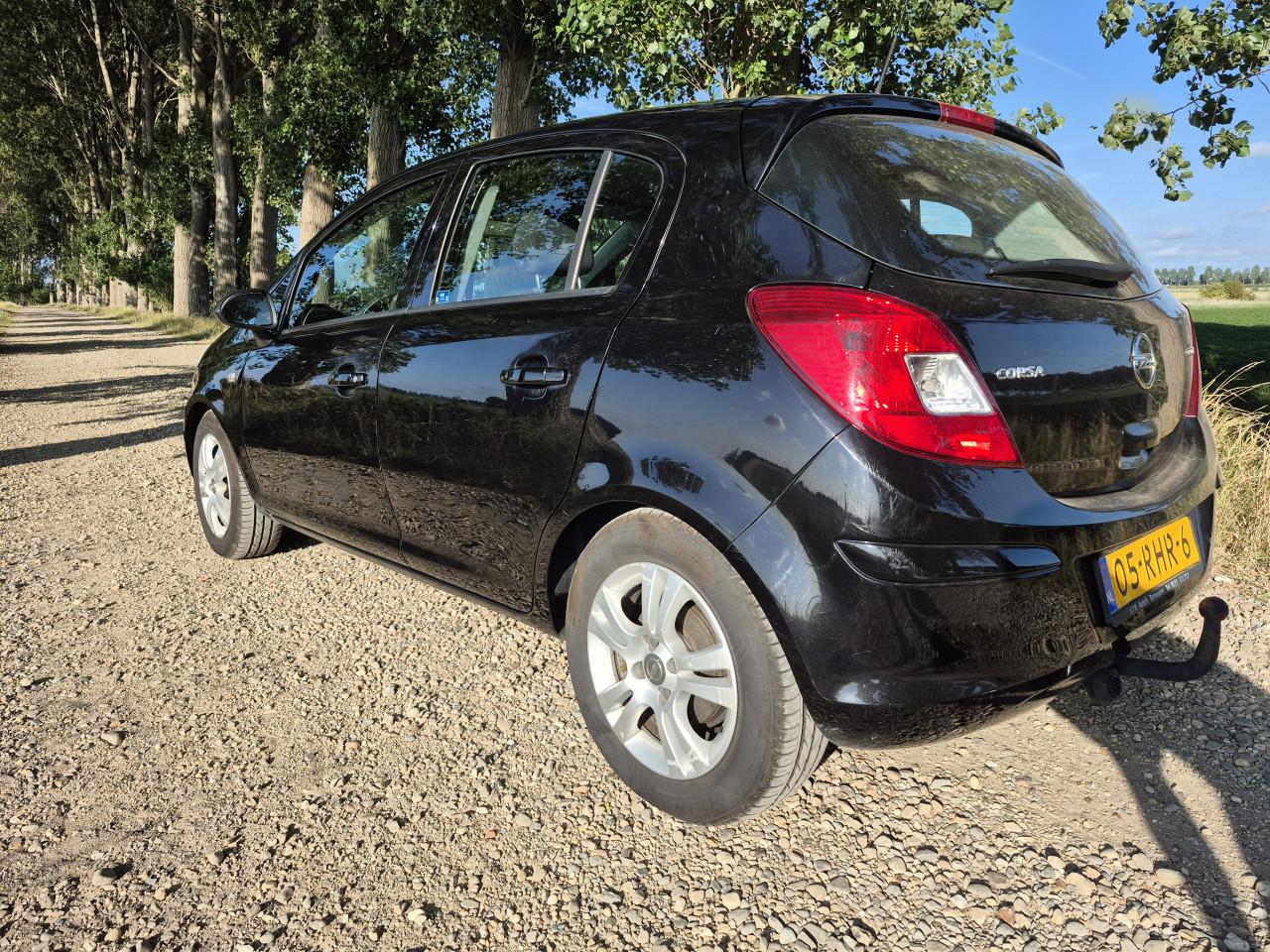 Opel Corsa 1.3 Cdti Ecoflex 70KW 5D 2011 Zwart