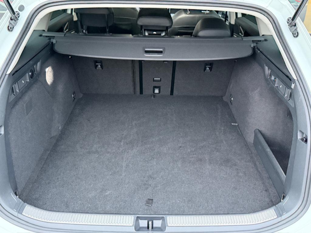 Volkswagen Passat variant 1.5 ehybrid business | dode hoek | camera | trekh