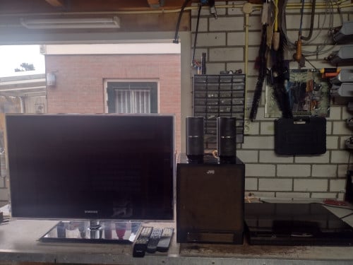 Te koop: Tv, Versterker en Boxen