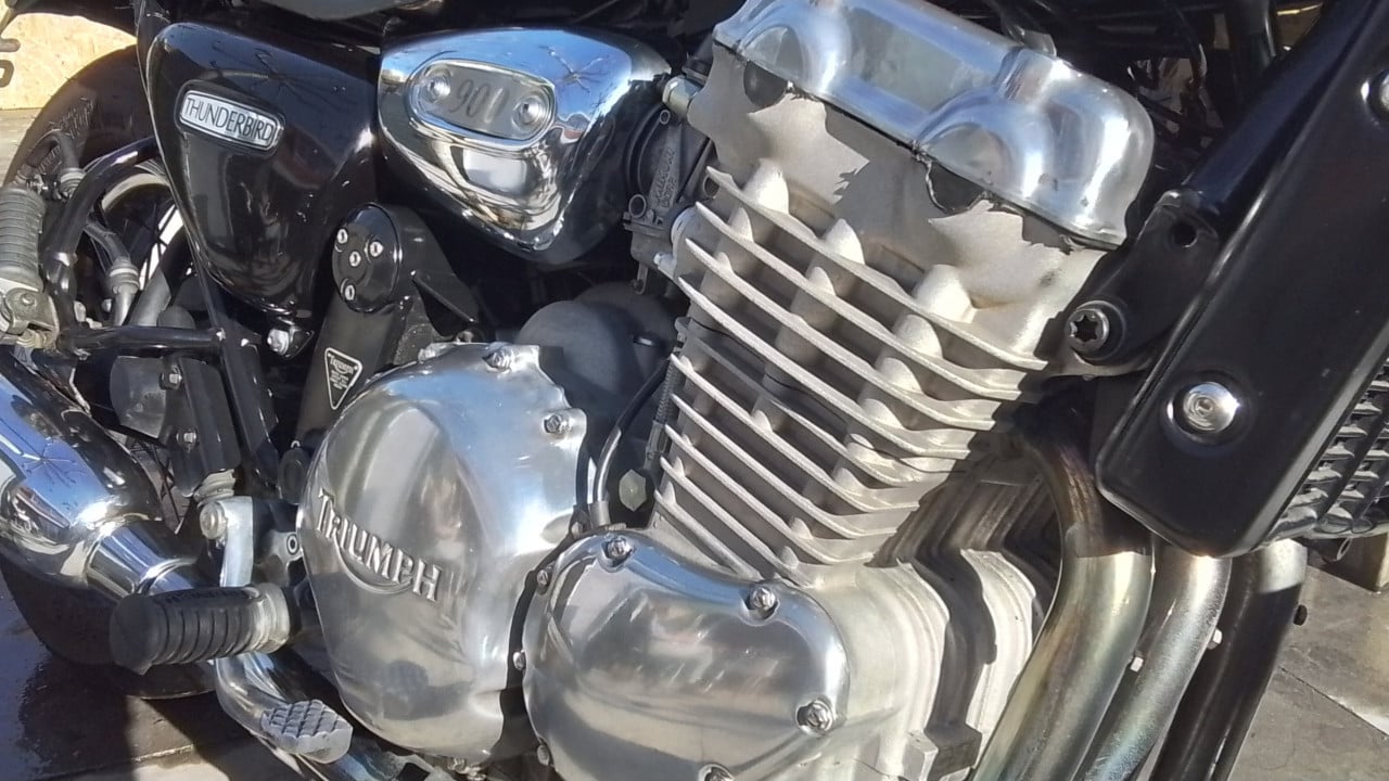 Triumph Thunderbird 900