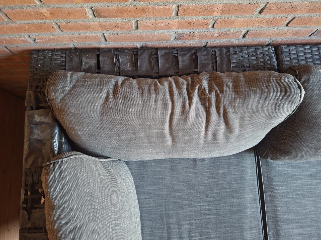 Vierdelig loungeset voor de tuin, met kussens.
