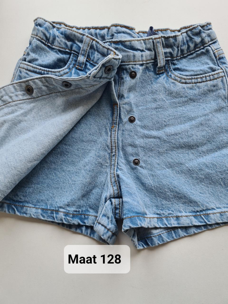 Lichtblauw spijkerstof rokje / broekje van YFK Maat 128