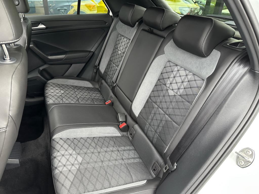 Volkswagen T-roc 1.5 tsi r-line | black style | panoramadak | 19 inch | cam