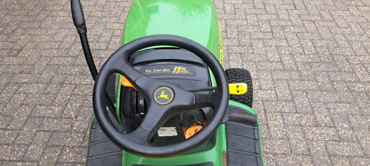 John Deere zitmaaier (zonder maaidek)