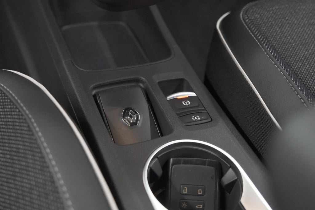 Renault Captur mild hybrid 140 edc techno | camera | 9.3 inch scherm | appl