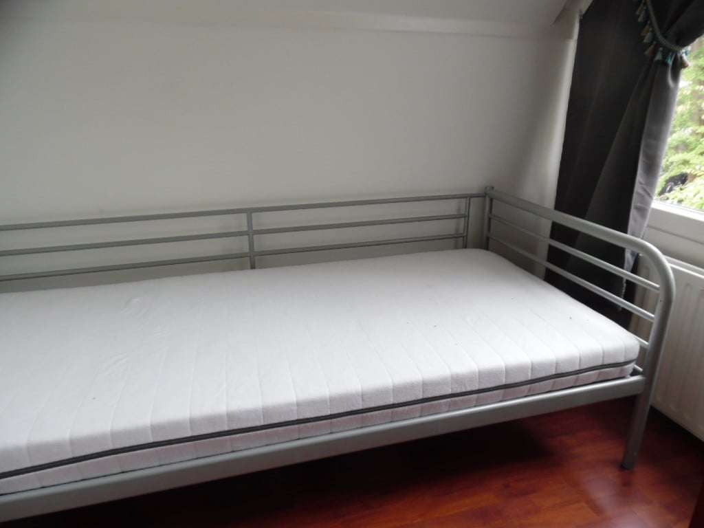 Eénpersoonsbed.