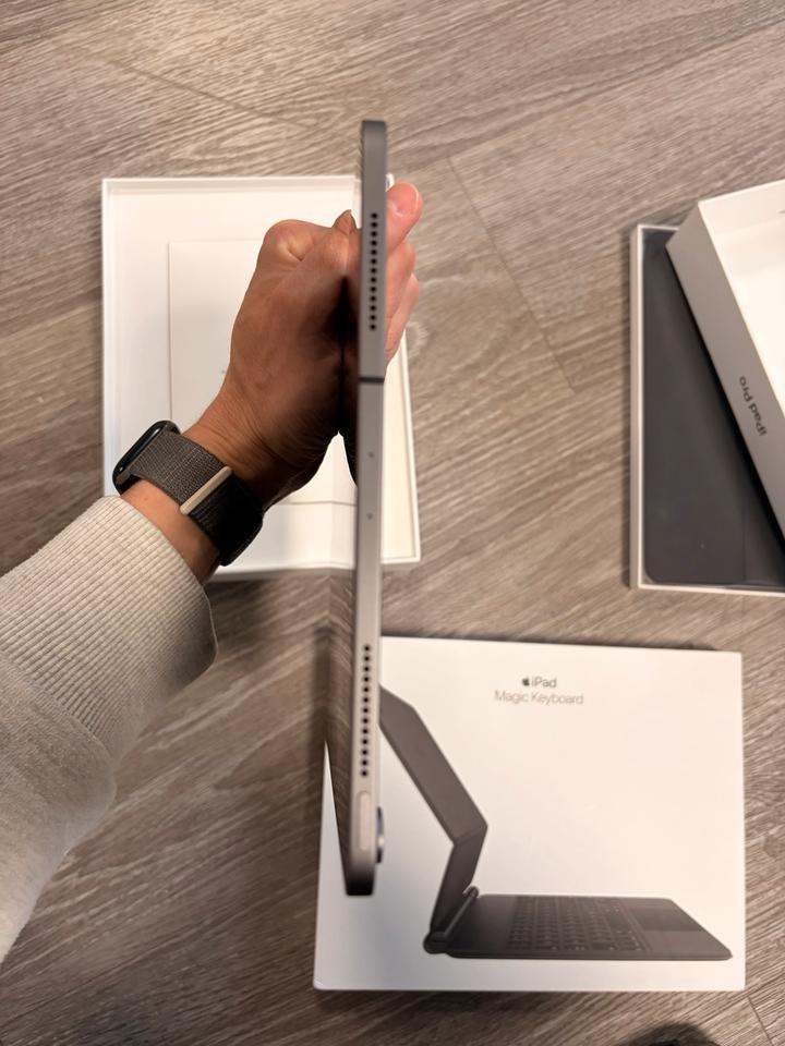 Apple iPad Pro 11 LTE 64GB met Magic Keyboard