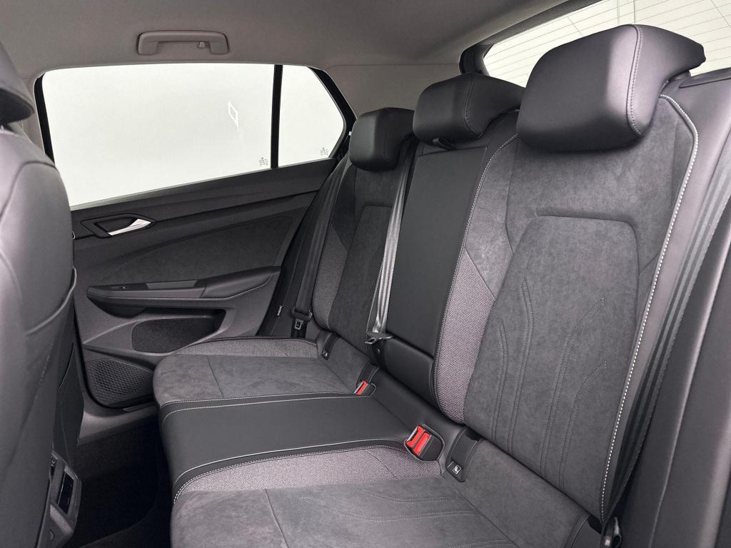 Volkswagen Golf style plug in hybride 204 pk