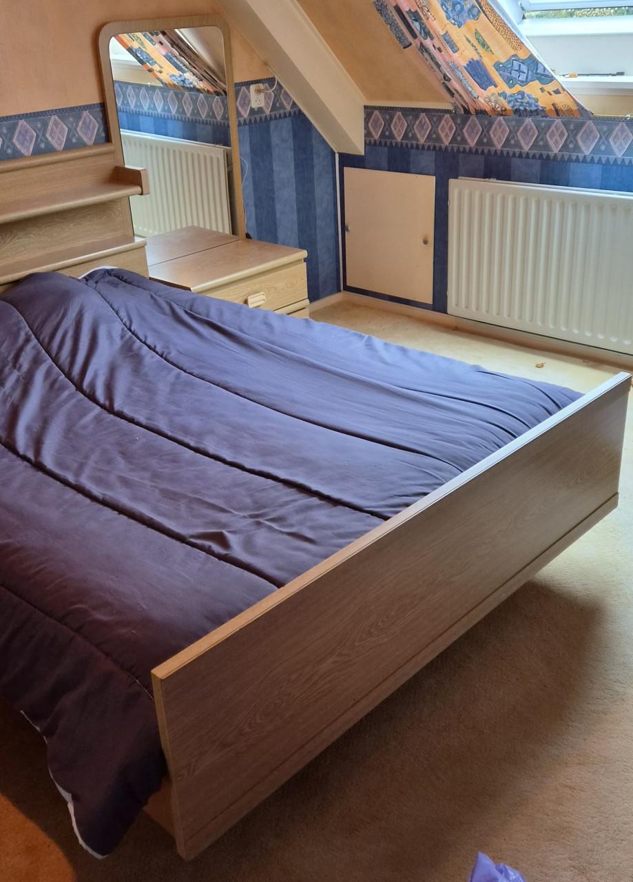 Bed met ombouw GRATIS