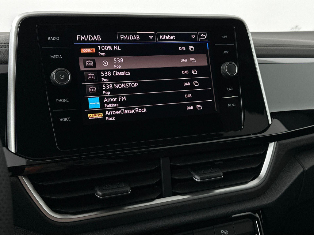 Volkswagen T-roc r-line-edition 1.5 110 kw / 150 pk tsi suv 7 versn