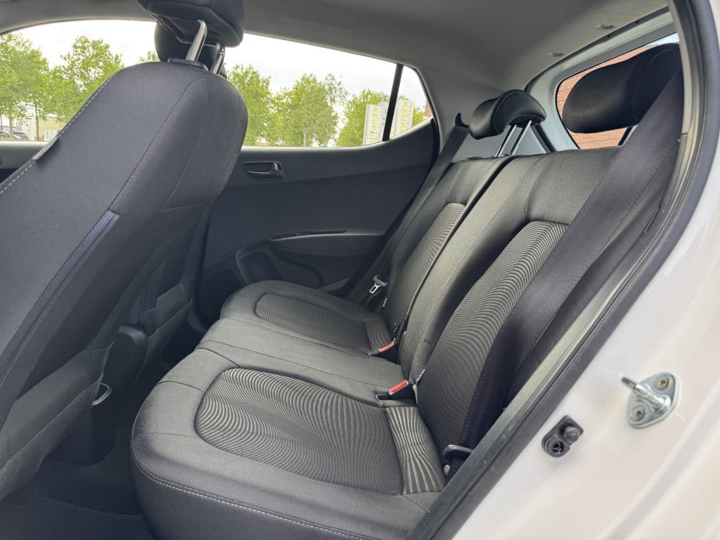 Hyundai I 10 1.0i comfort navigation pack | apple carplay/android auto | cr