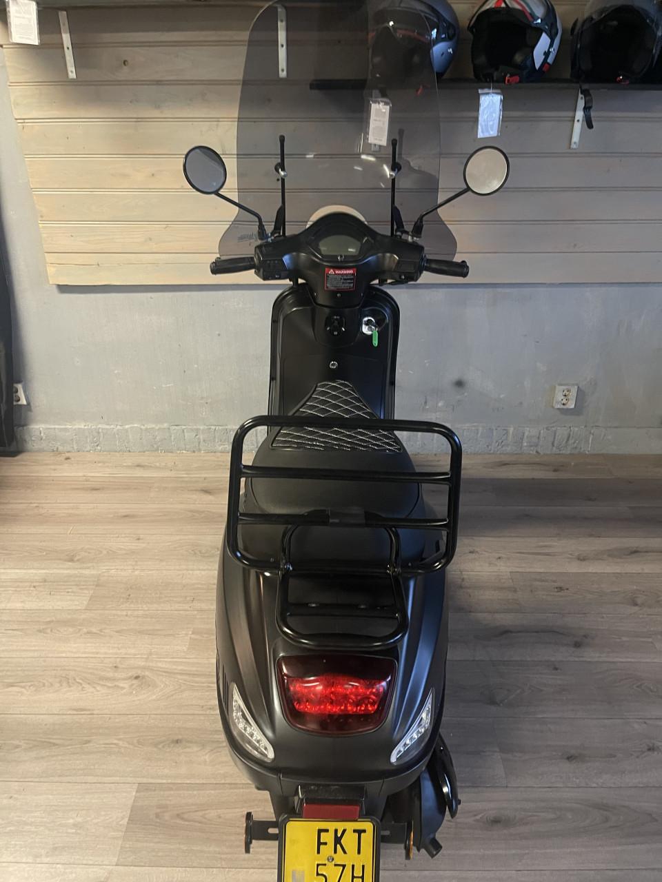 Scooterpromo Goes AGM VX50.  45 km