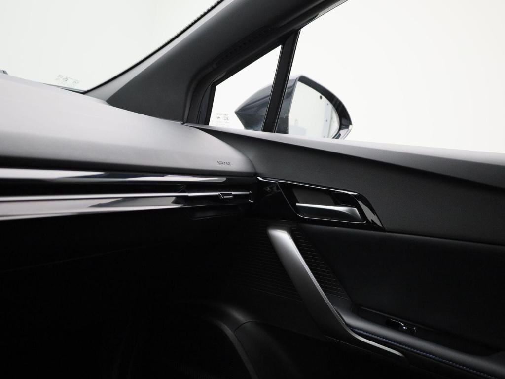 MG Mg4 64 kwh luxury | automaat | navigatie | climate control | apple carpl