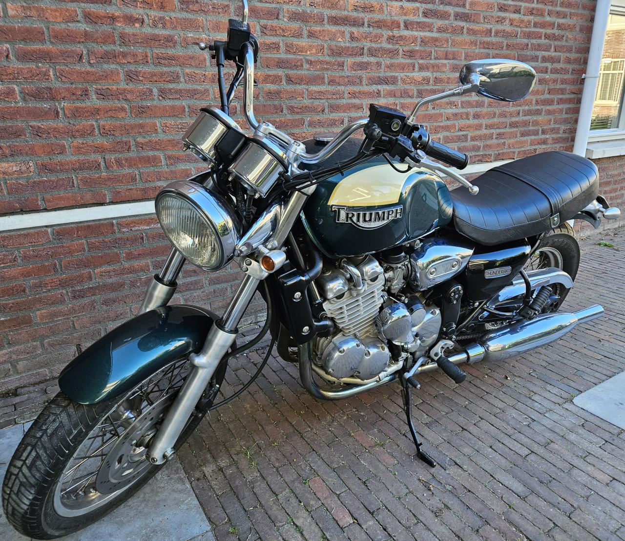 Triumph Thunderbird 900